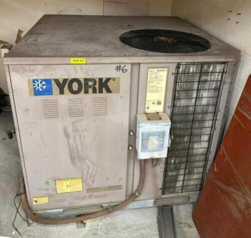 COMMERCIAL AIR CONDITIONER UNIT