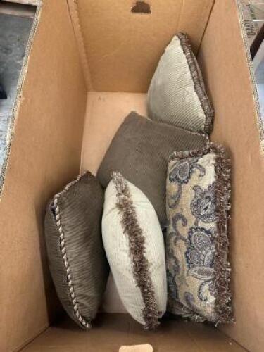 ASSORTED PILLOWS