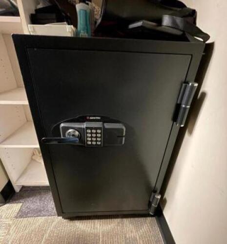 20" X 22" X 35" SENTRY DIGITAL SAFE IN BLACK (WITH CODE)