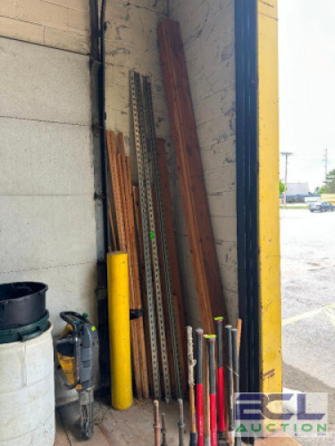 ASSORTED CONTENTS OF CORNER