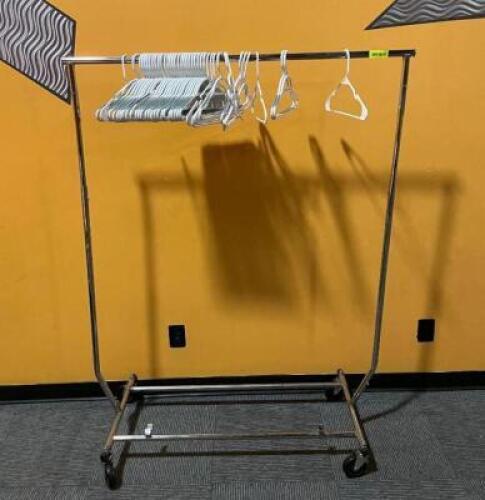 METAL CLOTHES HANGING RACK