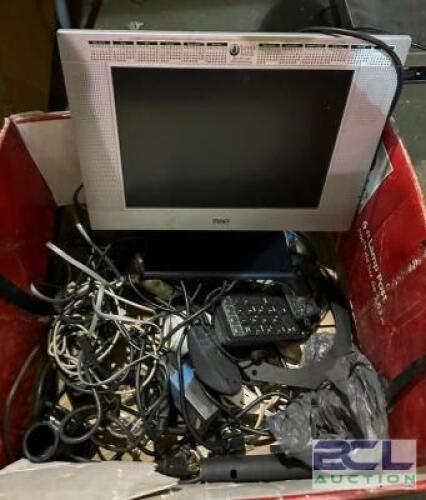 COMPUTER MONITOR WITH LARGE ASSORTMENT OF COMPUTER CABLES