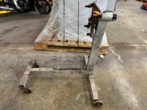 LARIN 1000 LB. HEAVY DUTY ENGINE STAND.
