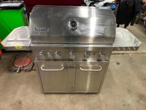 KIRKLAND SIGNATURE STAINLESS BBQ GRILL ( USED )