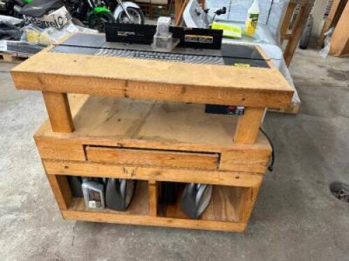 ROUTER TABLE WORK STATION W/ BLACK AND DECKER ROUTER.