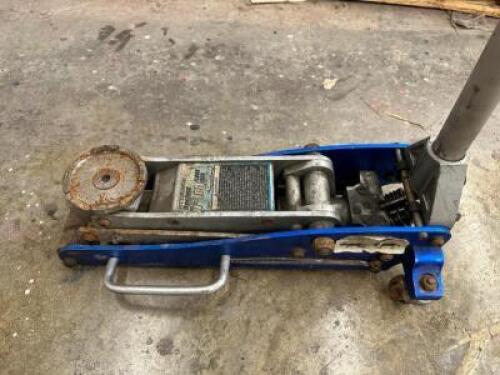 PITTSBURGH 1.5 TON FLOOR JACK.
