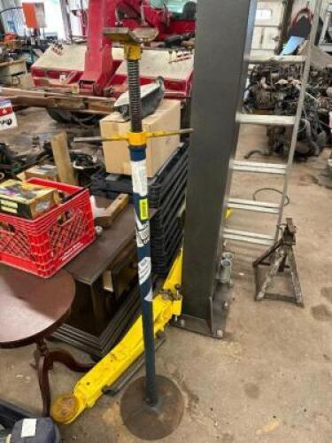 (1) SCREWED FLOOR JACK STAND
