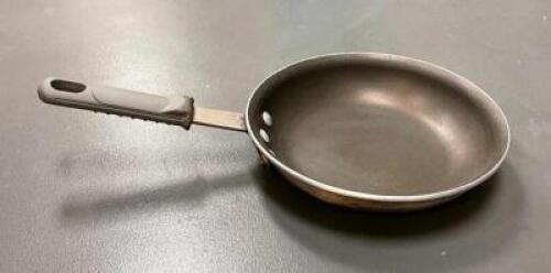 (3) 8" SKILLETS