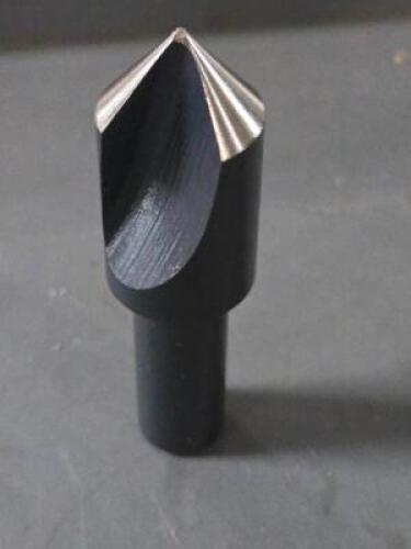 DESCRIPTION: (1) HSS RHC 82 DEG COUNTERSINK BRAND/MODEL: CHICAGO-LATROBE 56744 SIZE: 3/4" DIA RETAIL$: $57.77 QTY: 1