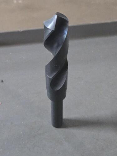 DESCRIPTION: (1) HSS REDUCED SHANK DRILL BIT BRAND/MODEL: VC 01340520 SIZE: 13/16" 1/2" SD RETAIL$: $32.56 QTY: 1