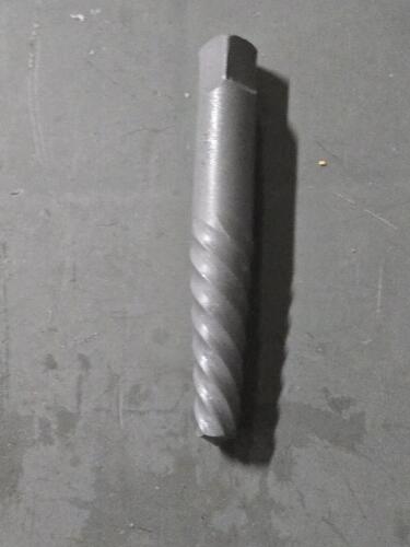 DESCRIPTION: (4) SCREW EXTRACTORS BRAND/MODEL: CHICAGO LATROBE 65009 SIZE: #5 FOR 3/4" SCREWS RETAIL$: $37.46 QTY: 4