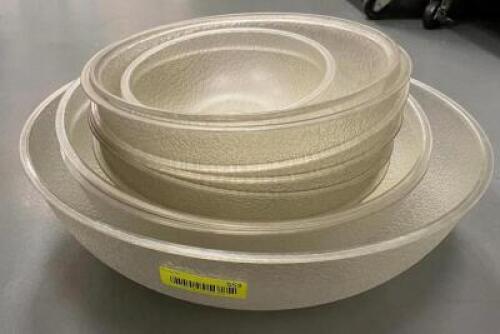 (1) LOT OF 9 ASSORTED PLASTIC SALAD BOWLS.