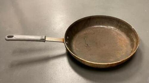 (2) 14" SKILLETS