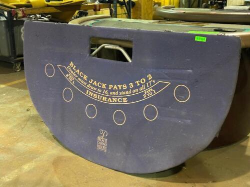POKER TABLE WITH FOLDING LEGS