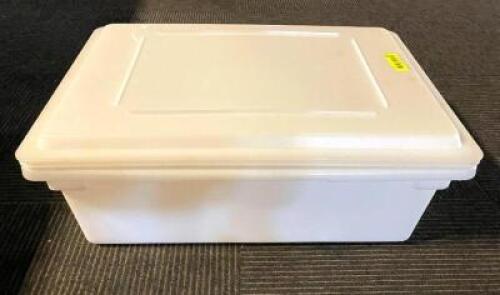 CAMBRO 26" X 18" X 6" PLASTIC CONTAINER W/ LID