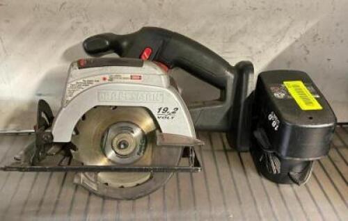 CRAFTSMAN 19.2 VOLT PORTABLE CIRC SAW W/ BATTERY AND CHARGER.