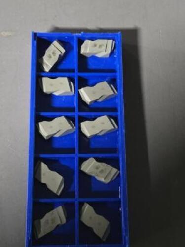 DESCRIPTION: (20) CARBIDE GROOVING INSERTS BRAND/MODEL: CARBIDE FORM MASTERS QTY: 20