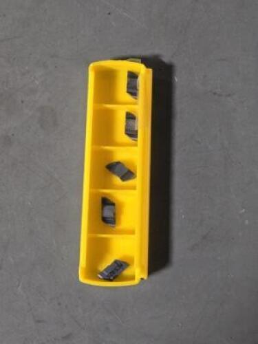 DESCRIPTION: (5) CARBIDE GROOVING INSERTS BRAND/MODEL: KENNEMETAL NR2047R RETAIL$: $175.15 QTY: 5