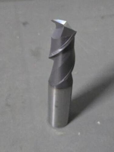 DESCRIPTION: (1) SOLID CARBIDE SQ END MILL BRAND/MODEL: ACCUPRO 76490689 SIZE: 18mm DIA 38mm LOC RETAIL$: $224.39 QTY: 1
