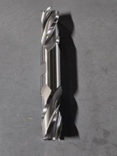DESCRIPTION: (1) DE HSS SQ END MILL BRAND/MODEL: HERTEL 41117714 SIZE: 15/16" DIA 1-7/8" LOC RETAIL$: $215.56 QTY: 1
