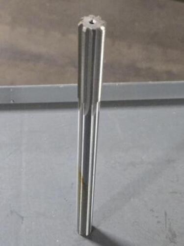 DESCRIPTION: (1) HSS CHUCKING REAMER BRAND/MODEL: MADE IN USA 09589615 SIZE: 0.6220" DIA RETAIL$: $104.78 QTY: 1