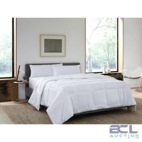 QUEEN DOWN ALTERNATIVE COMFORTER WHITE