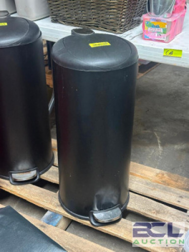STEP TRASH CAN