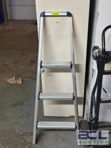 STEP LADDER