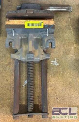 MOUNTED TABLE VICE