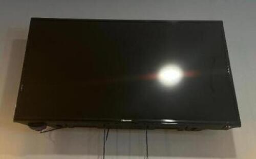 40" LED 4K SMART TV WITH ROKU ATTACHMENT AND WALL MOUNT