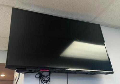 40" LED 4K SMART TV WITH ROKU ATTACHMENT AND WALL MOUNT