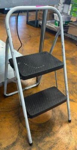 STEP LADDER