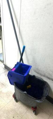 MOP BUCKET WITH WRINGER