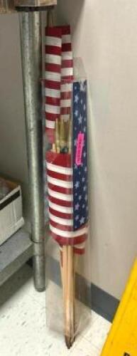 SMALL AMERICAN FLAGS