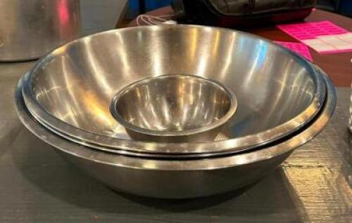 (4) - STAINLESS STEEL MIXING BOWLS