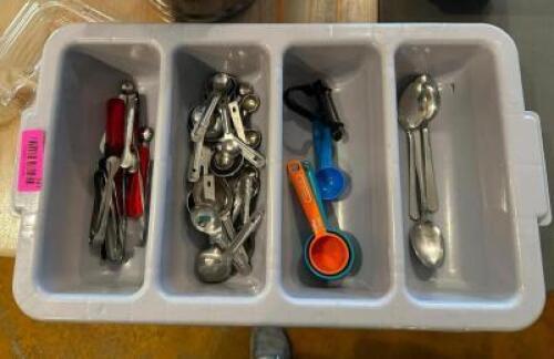 UTENSIL ORGANIZER WITH CONTENTS