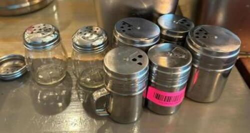 ASSORTED TABLE SHAKERS