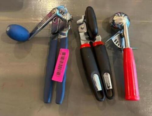 CAN OPENER WITH SCOOPER
