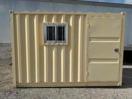 DESCRIPTION 12' PORTABLE OFFICE TRAILER / SHIPPING CONTAINER. BRAND / MODEL: SQ5182695 ADDITIONAL INFORMATION W/ MAN DOOR ON SIDE. RETAILS NEW FOR $66