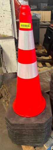 DESCRIPTION (10) TRAFFIC CONES SIZE SOLD BY THE PIECE LOCATION BAY 6 QTY 10