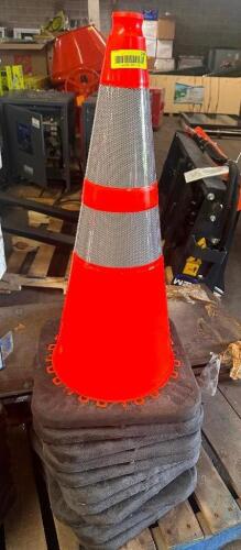 DESCRIPTION (10) TRAFFIC CONES SIZE SOLD BY THE PIECE LOCATION BAY 6 QTY 10