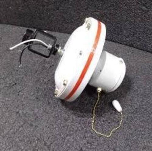 DESCRIPTION: (1) MOTOR HOUSING WITH YOKE BRAND/MODEL: DAYTON #30NZ66 RETAIL$: $50.00 EA QTY: 1