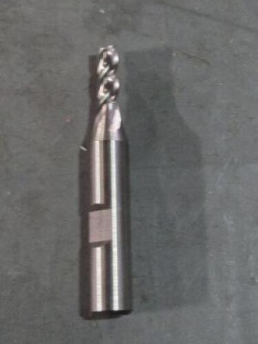 DESCRIPTION: (1) HSS SQ END MILL BRAND/MODEL: VC 720-8050 SIZE: 5mm QTY: 1