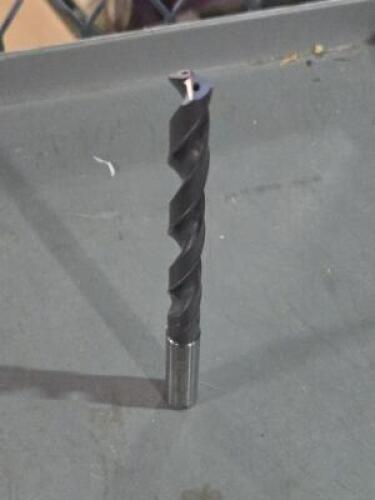 DESCRIPTION: (2) SOLID CARBIDE COOLANT DRILLS BRAND/MODEL: YG-1 DH453094 SIZE: 9.4mm RETAIL$: $387.98 QTY: 2