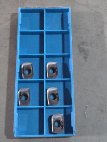 DESCRIPTION: (5) AOMT CARBIDE MILLING INSERTS BRAND/MODEL: INGERSOLL AOMT120432R 1N2530 RETAIL$: $127.05 QTY: 5