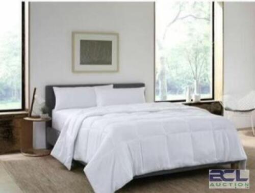 QUEEN DOWN ALTERNATIVE COMFORTER WHITE