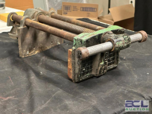 HEAVY DUTY TABLE MOUNTED VICE
