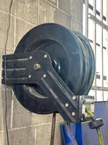 WALL MOUNTED AIR HOSE REEL