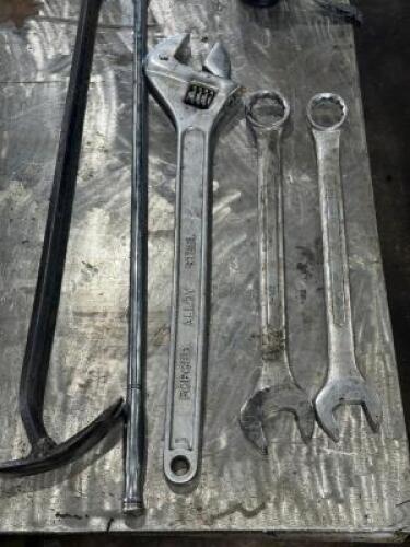 FIVE PC. WRENCH AND CROW BAR SET