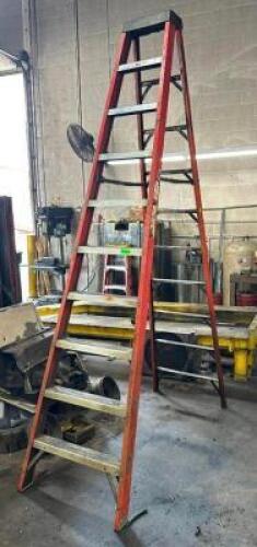10' STEP LADDER